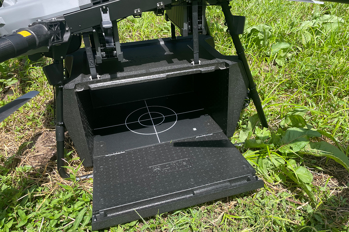 ドローンのカーゴボックスと積載イメージ